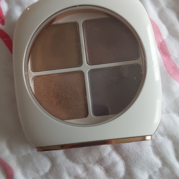 Flower beauty eyeshadow quad - Picture 2 of 4